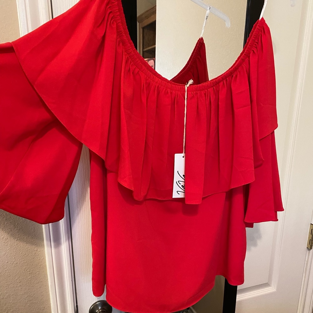 VaVa On or Off the Shoulder Red Flowy Sleeve Top